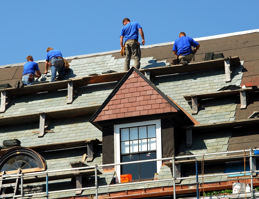 choosing the right roofing contractor 1